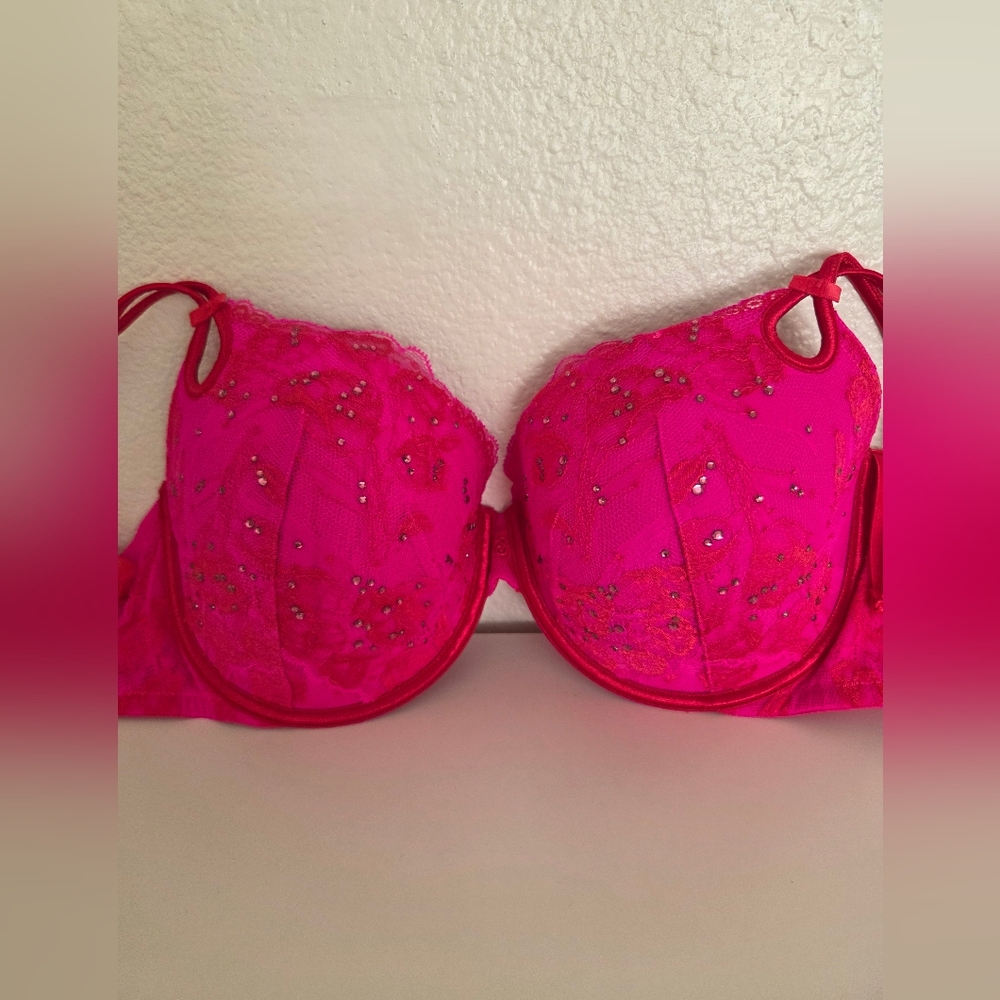 Victorias Secret 38 DD Pink Embellished Women's Bra NEVER WORN